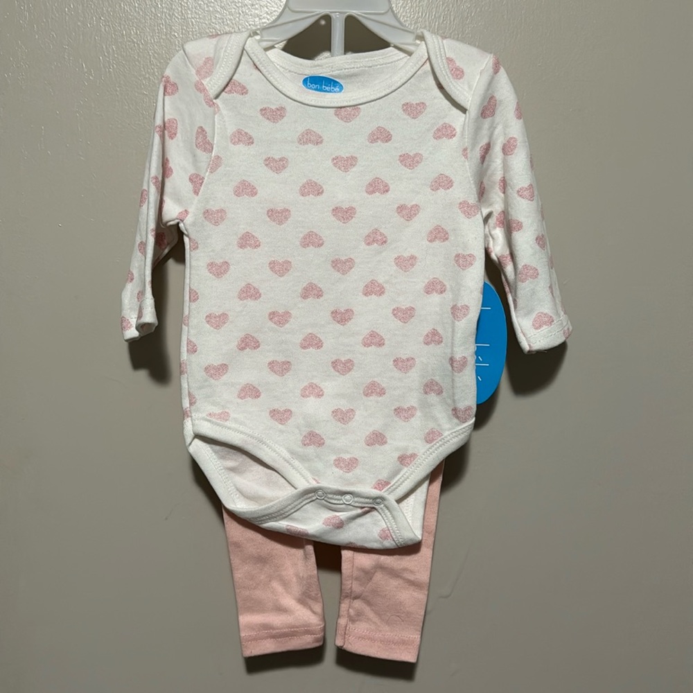 Infant outfit size 3 to 6 months